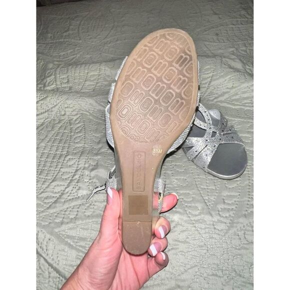 Bandolino Silver Glitter Wedge Heel Size 8.5 - Picture 4 of 4